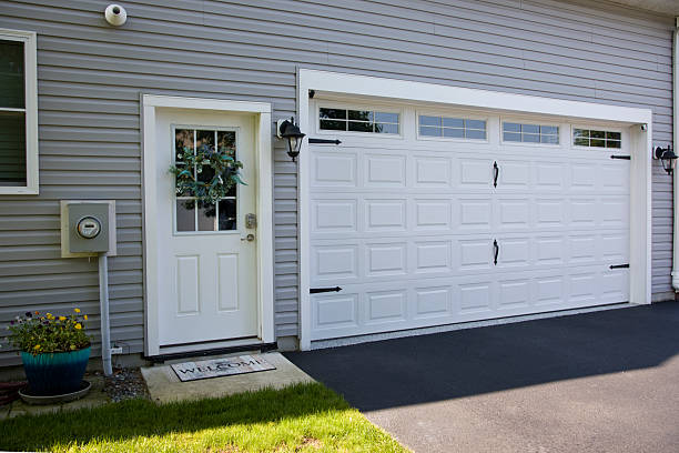 24/7 Emergency Garage Door Panel Replacement experts in Monticello, WI